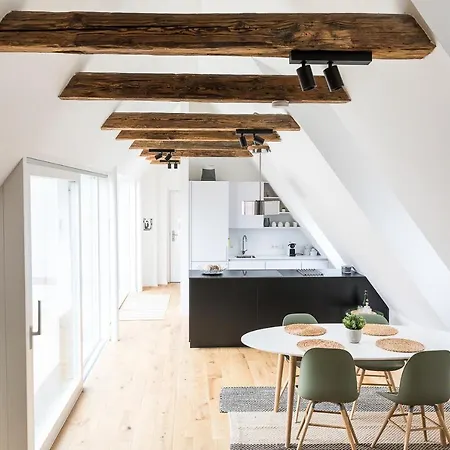 Апартаменты Beautiful Penthouse Right In The Center