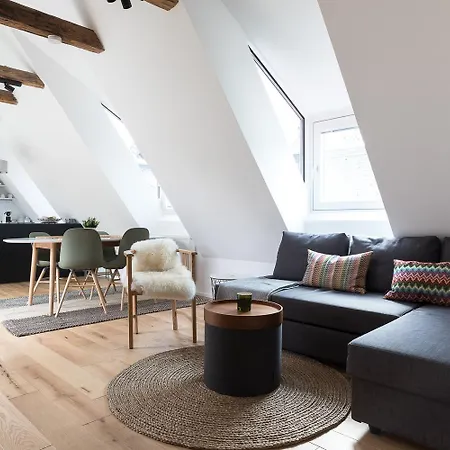Mintgraz - 1 Bedroom Penthouse *